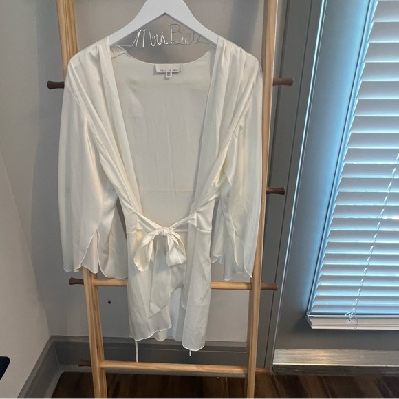 Angel Sleeve Robe - Picture 9 of 15